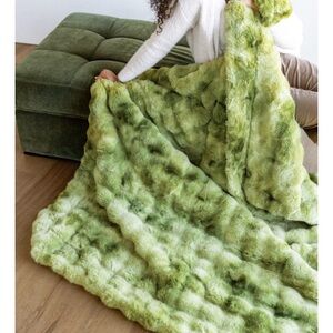 NWT Minky Couture Premium Cloud Fern Blanket